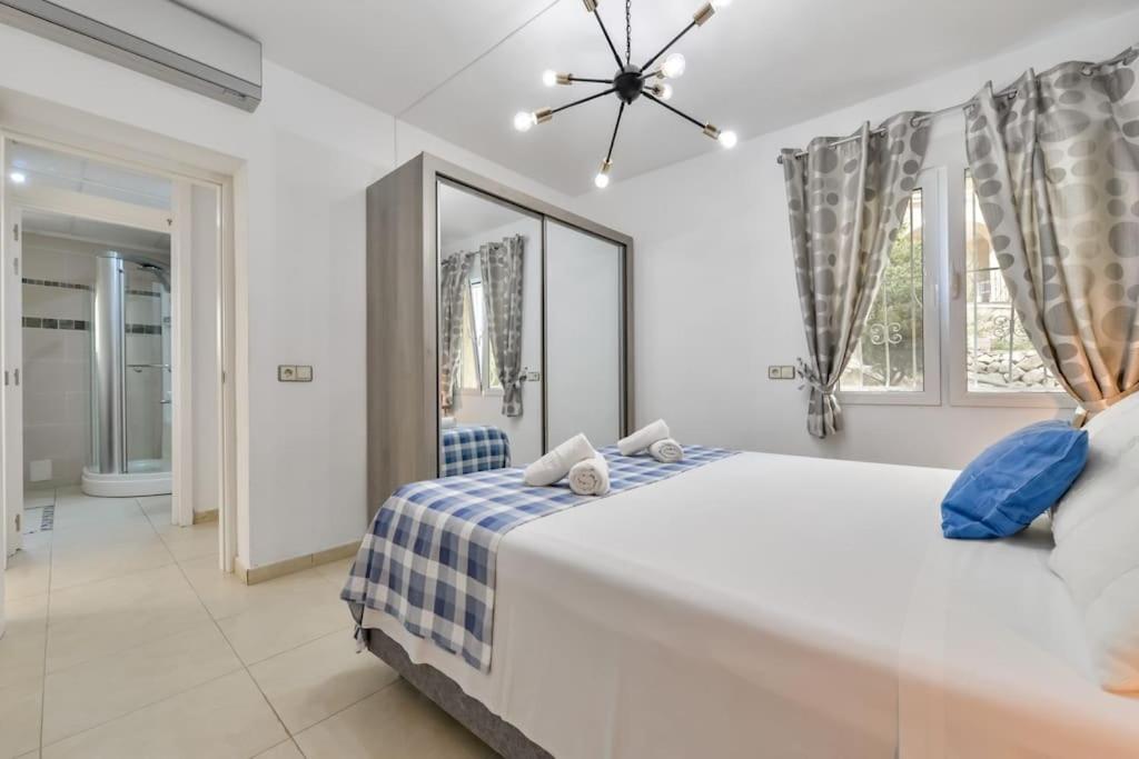 A bed or beds in a room at Villas Guzman - Tango