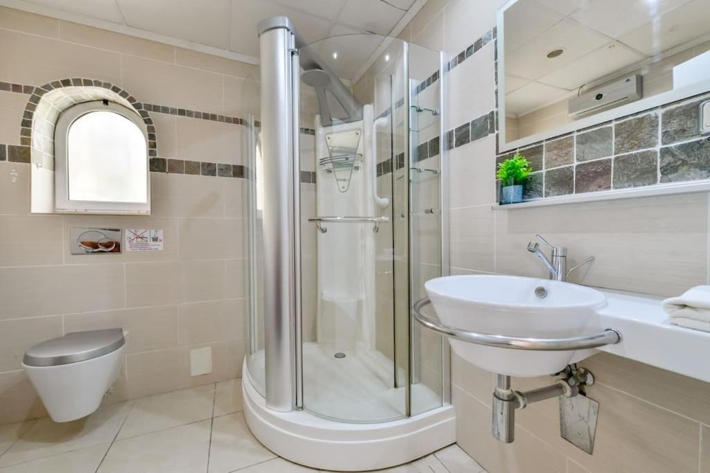 A bathroom at Villas Guzman - Tango
