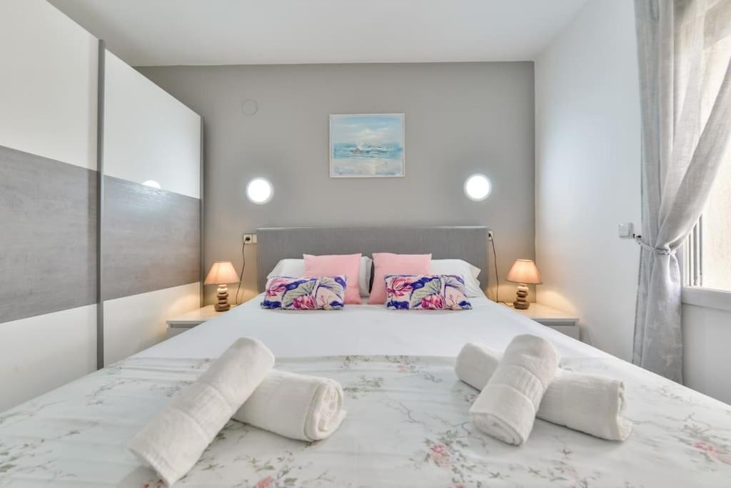 A bed or beds in a room at Villas Guzman - Tango
