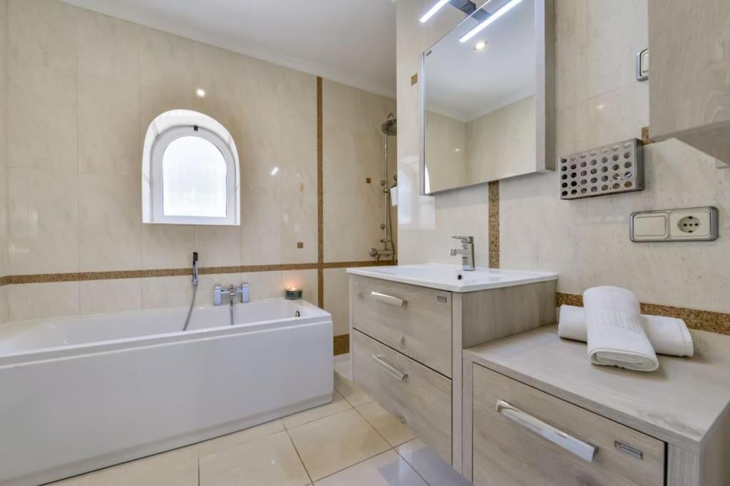 A bathroom at Villas Guzman - Tango
