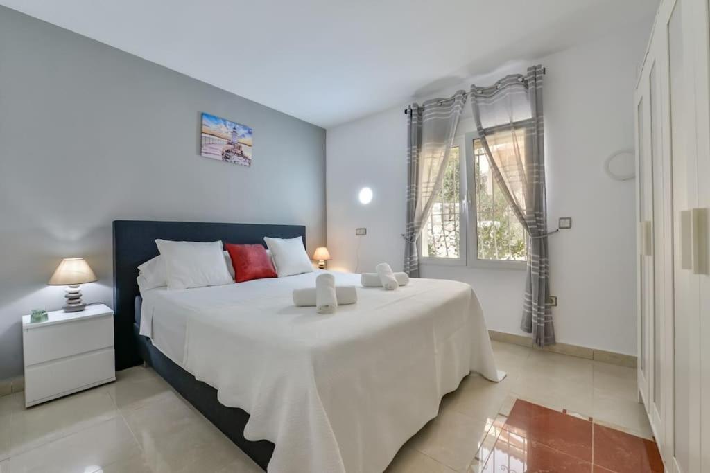 A bed or beds in a room at Villas Guzman - Tango