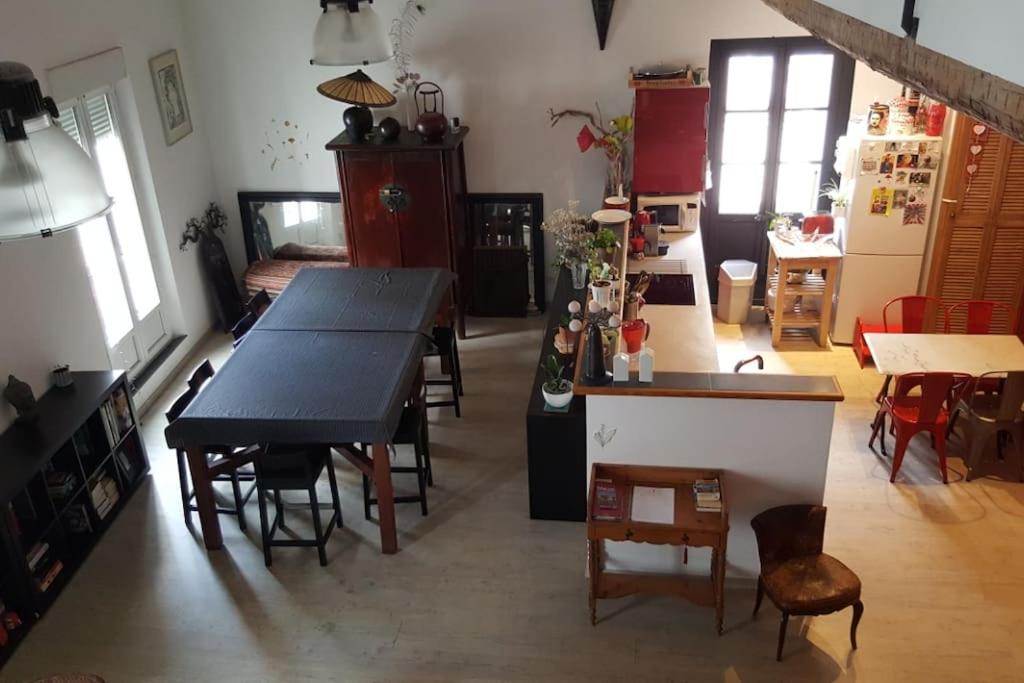 Kuchnia lub aneks kuchenny w obiekcie La Grande Maison Rouge