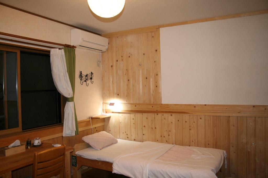 Postel nebo postele na pokoji v ubytování Azumino Backpackers 山の風