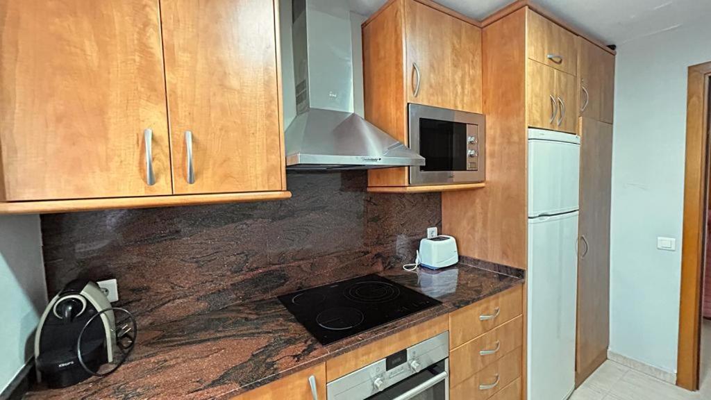 Kuchyň nebo kuchyňský kout v ubytování APARTAMENTO LOS GIRASOLES 1