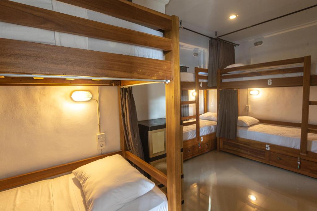 Postel nebo postele na pokoji v ubytování Zentiga Surf Hostel