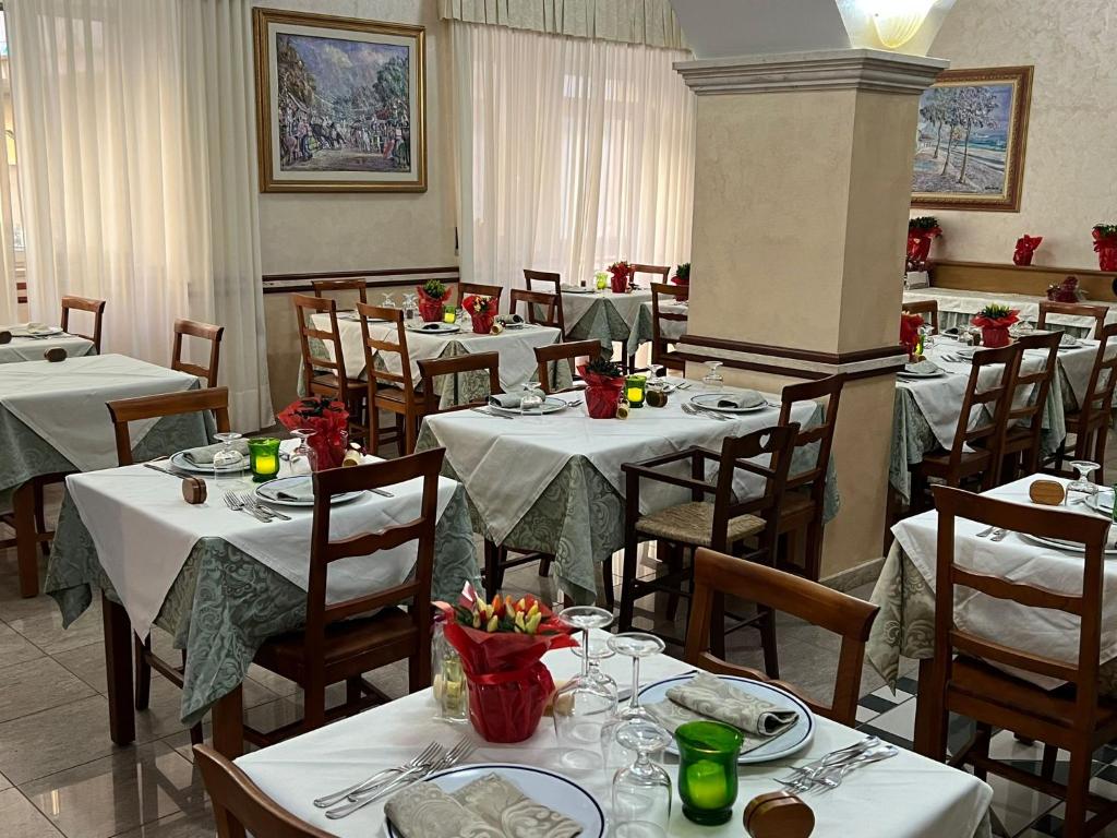 Restaurace v ubytování Hotel Rex