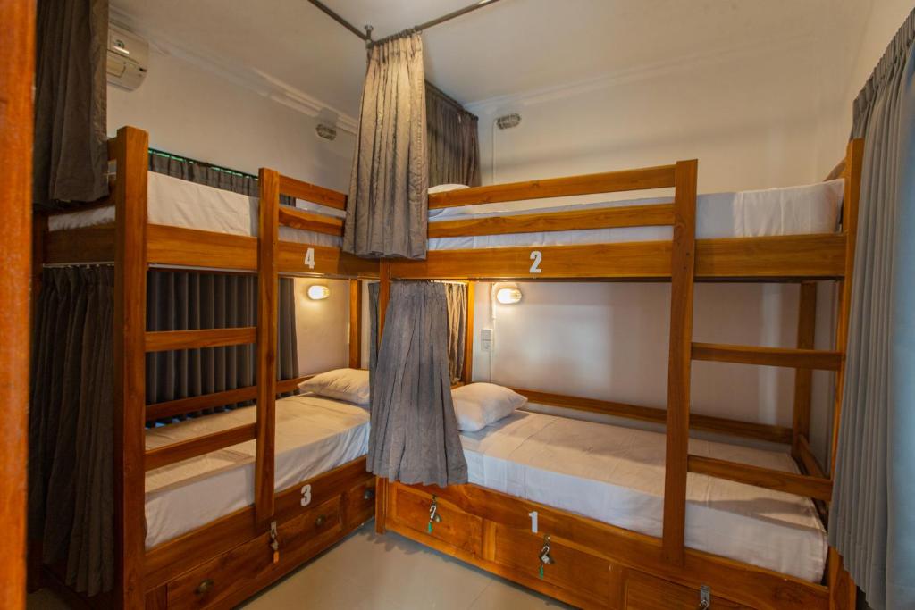 Postel nebo postele na pokoji v ubytování Zentiga Surf Hostel