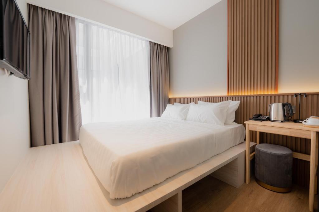 Postel nebo postele na pokoji v ubytování Matata Hotel Kota Kinabalu