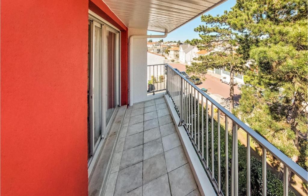 Balkón nebo terasa v ubytování Pet Friendly Apartment In Saint-georges-de-didon With Kitchen