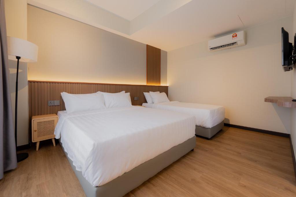 Postel nebo postele na pokoji v ubytování Matata Hotel Kota Kinabalu