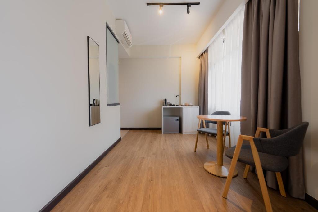 Kuchyň nebo kuchyňský kout v ubytování Matata Hotel Kota Kinabalu