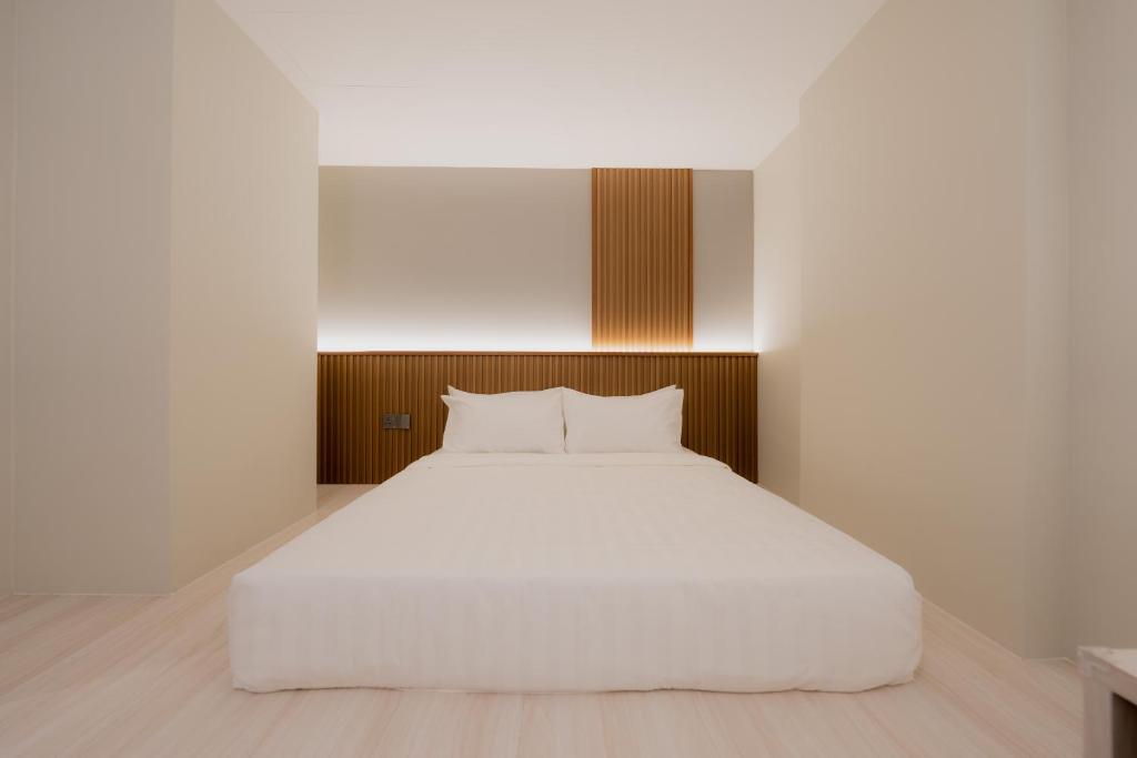 Postel nebo postele na pokoji v ubytování Matata Hotel Kota Kinabalu