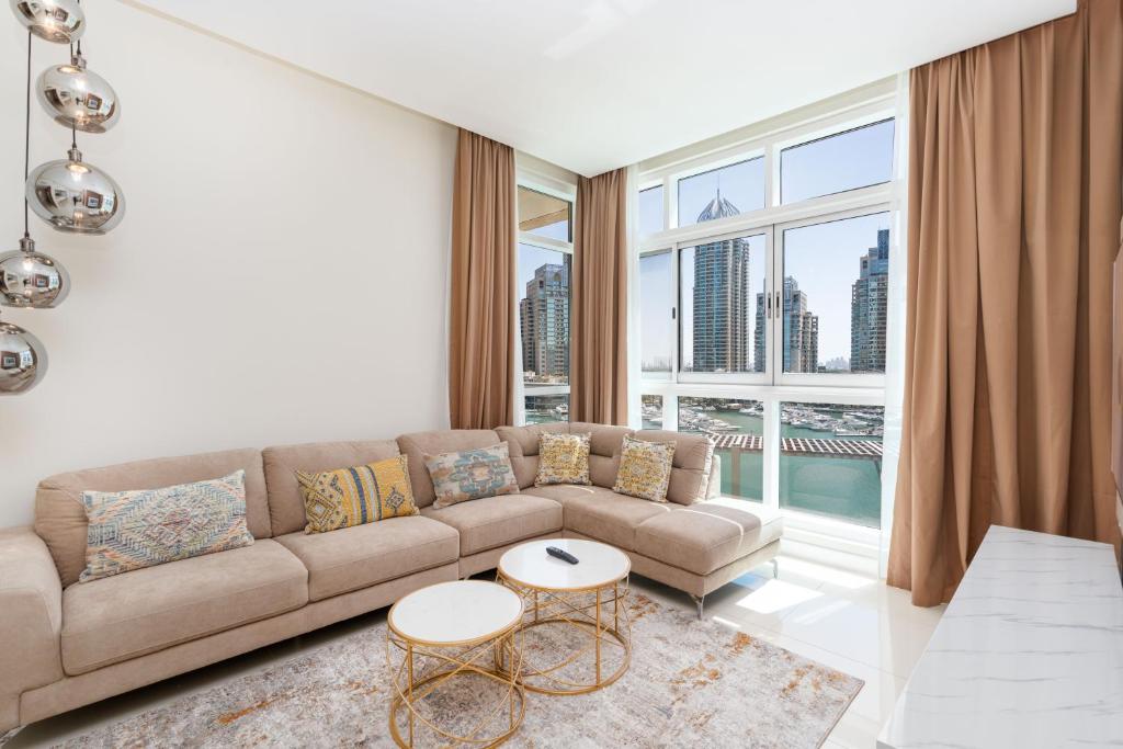 Vacay Lettings- Stylish waterfront getaway home