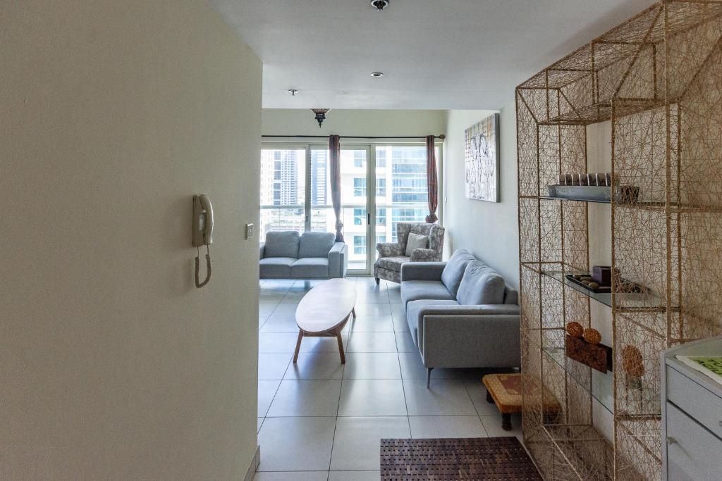 Posezení v ubytování LUX Spectacular Dubai Marina View Apartment