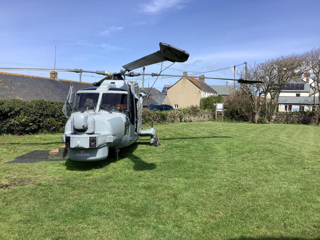 Сад в Haelarcher Farmhouse and Helicopter B&B