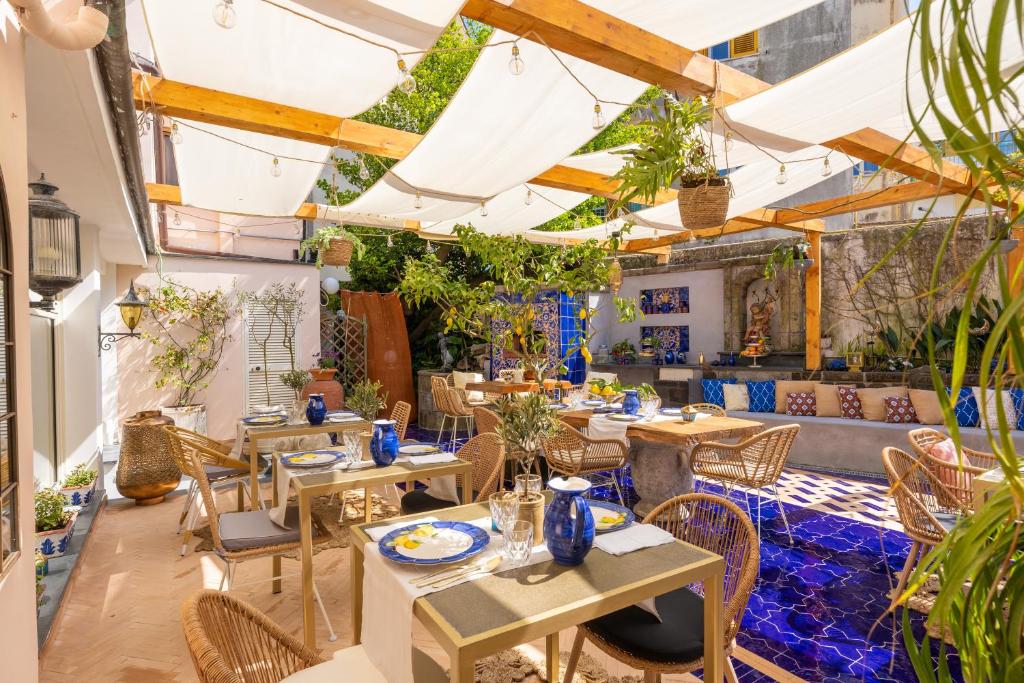 Reštaurácia alebo iné gastronomické zariadenie v ubytovaní Maison Fernanda