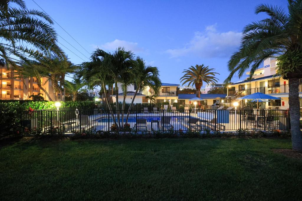 Tropic Isle Beach Resort photo