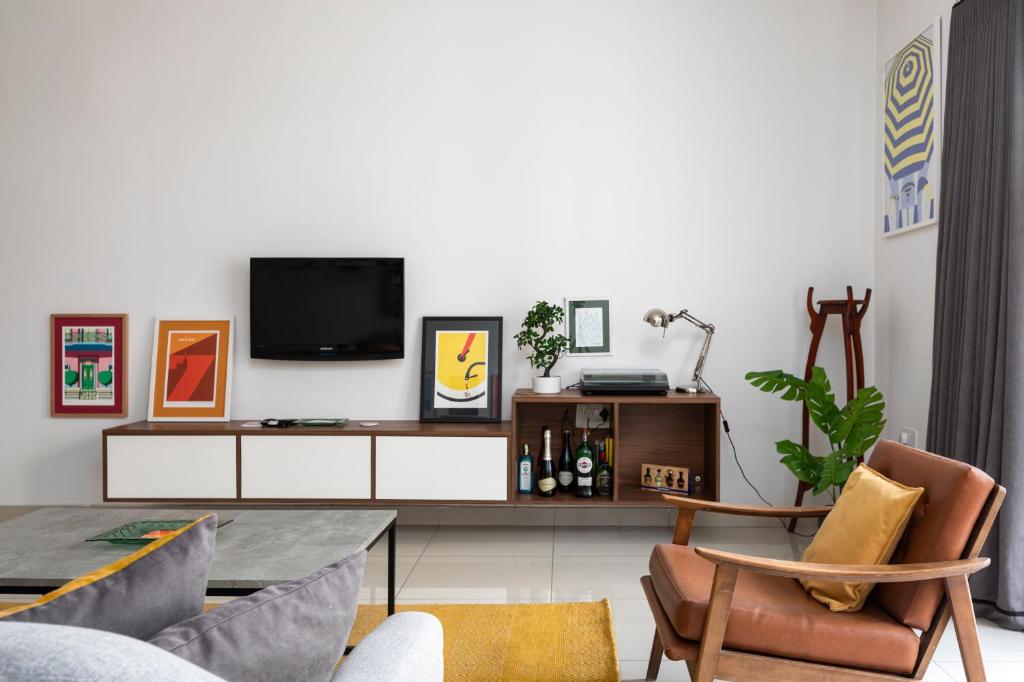 TV a/nebo společenská místnost v ubytování Chic, Modern & Spacious 2BR Apartment close to the sea - Marsaskala