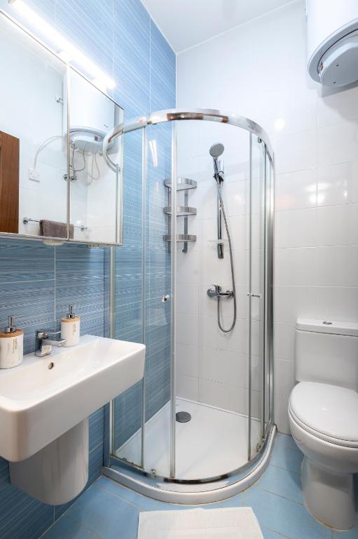 Koupelna v ubytování Chic, Modern & Spacious 2BR Apartment close to the sea - Marsaskala