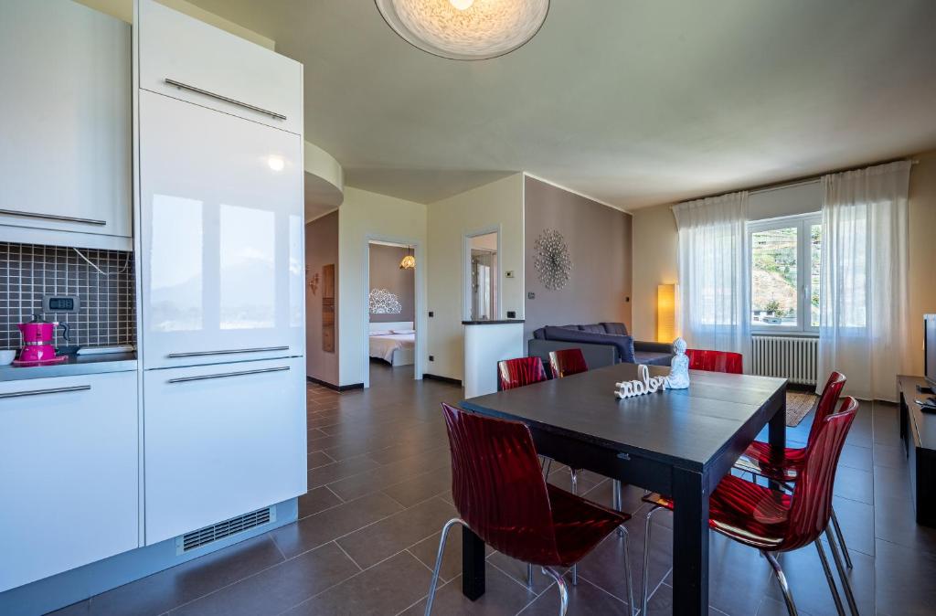 Kuchyň nebo kuchyňský kout v ubytování Nymphs of Lake Como, House of Harmony - Lake view apartment