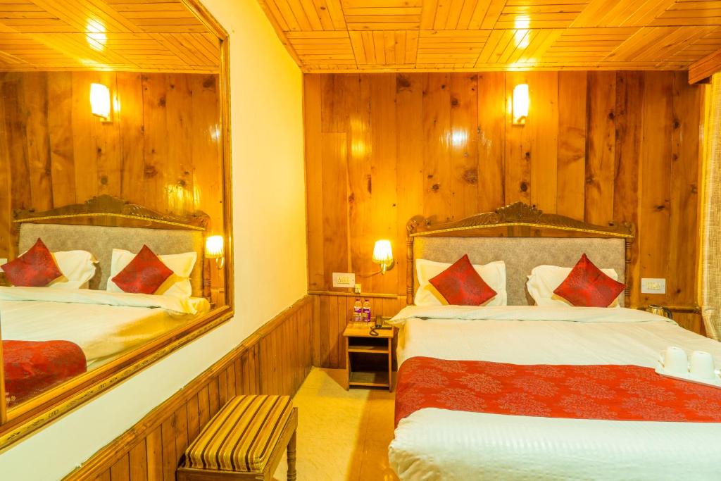 Postel nebo postele na pokoji v ubytování Holiday Home International -Vivaan Stays