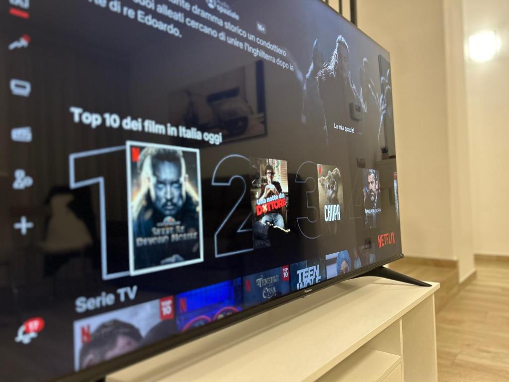 A television and/or entertainment centre at NEWHOUSE ROOFTOP - Super Penthouse Seaview