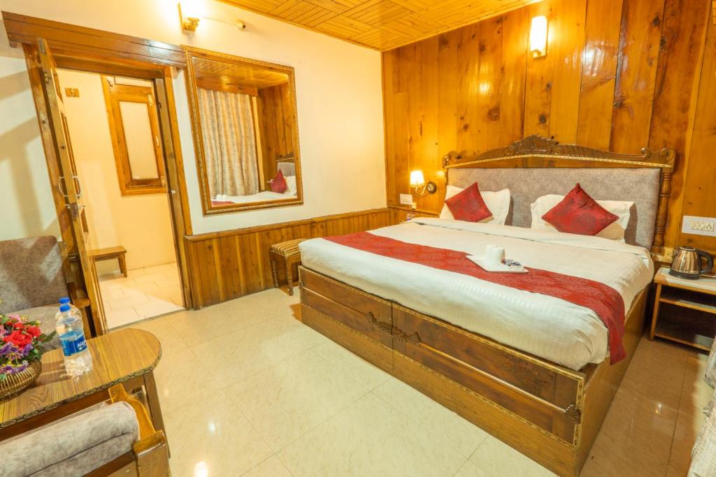 Postel nebo postele na pokoji v ubytování Holiday Home International -Vivaan Stays