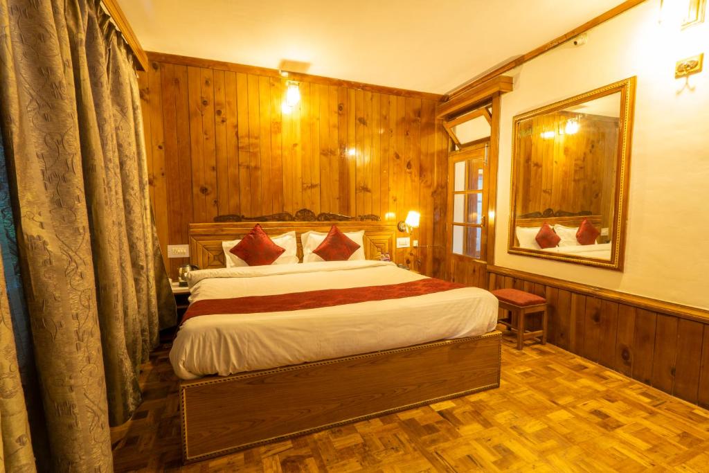 Postel nebo postele na pokoji v ubytování Holiday Home International -Vivaan Stays