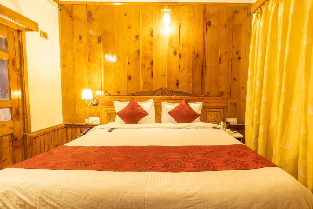 Postel nebo postele na pokoji v ubytování Holiday Home International -Vivaan Stays