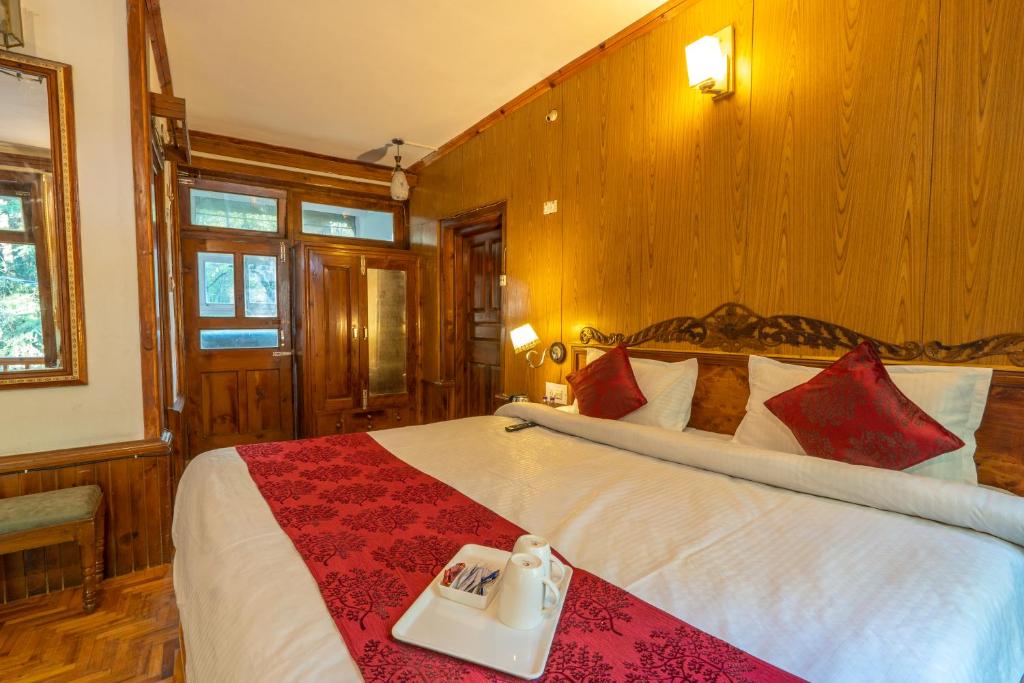 Postel nebo postele na pokoji v ubytování Holiday Home International -Vivaan Stays