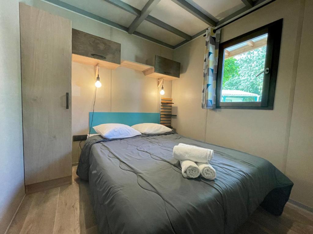 Postel nebo postele na pokoji v ubytování Camping la Venise Verte