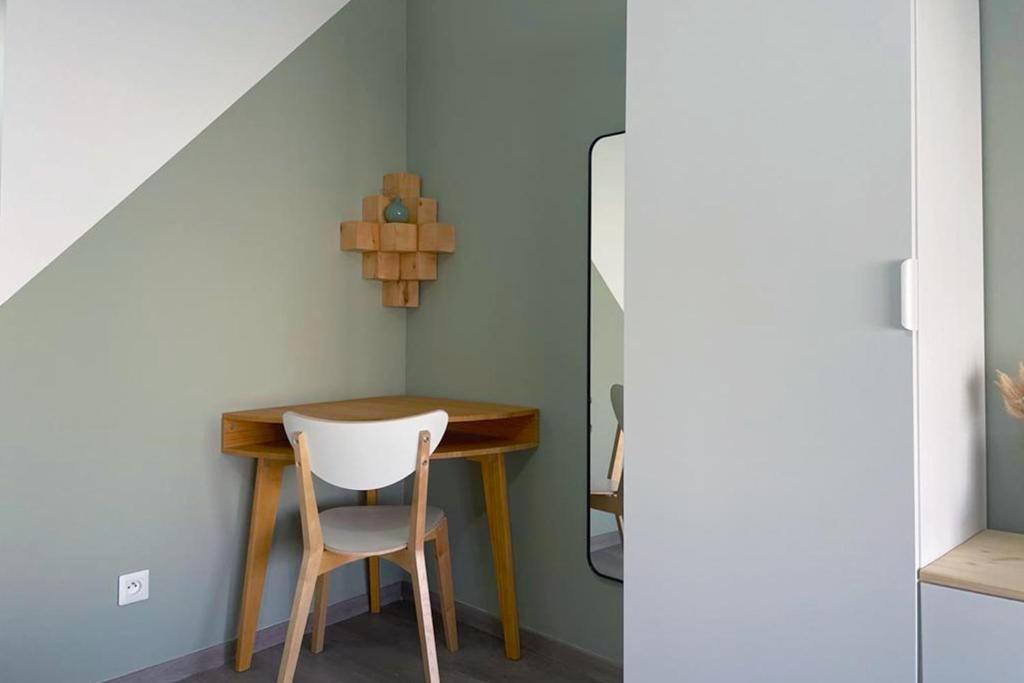 Zdjęcie z galerii obiektu Studio design tout équipé avec netflix & terrasse w mieście Bourg-en-Bresse