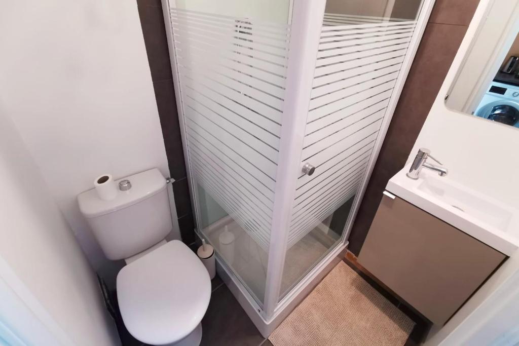 Łazienka w obiekcie Studio design tout équipé avec netflix & terrasse