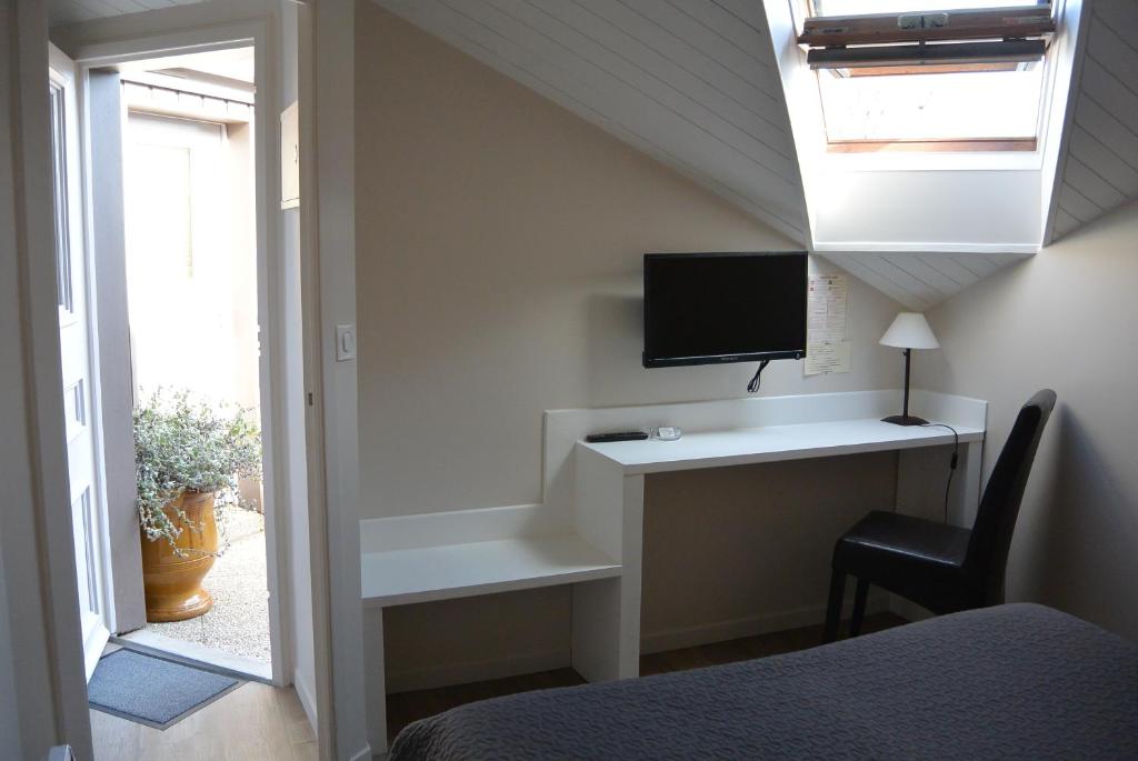 Hotel Nuit Et Jour - La Maison de Lucile - Confort Double Room With Bath