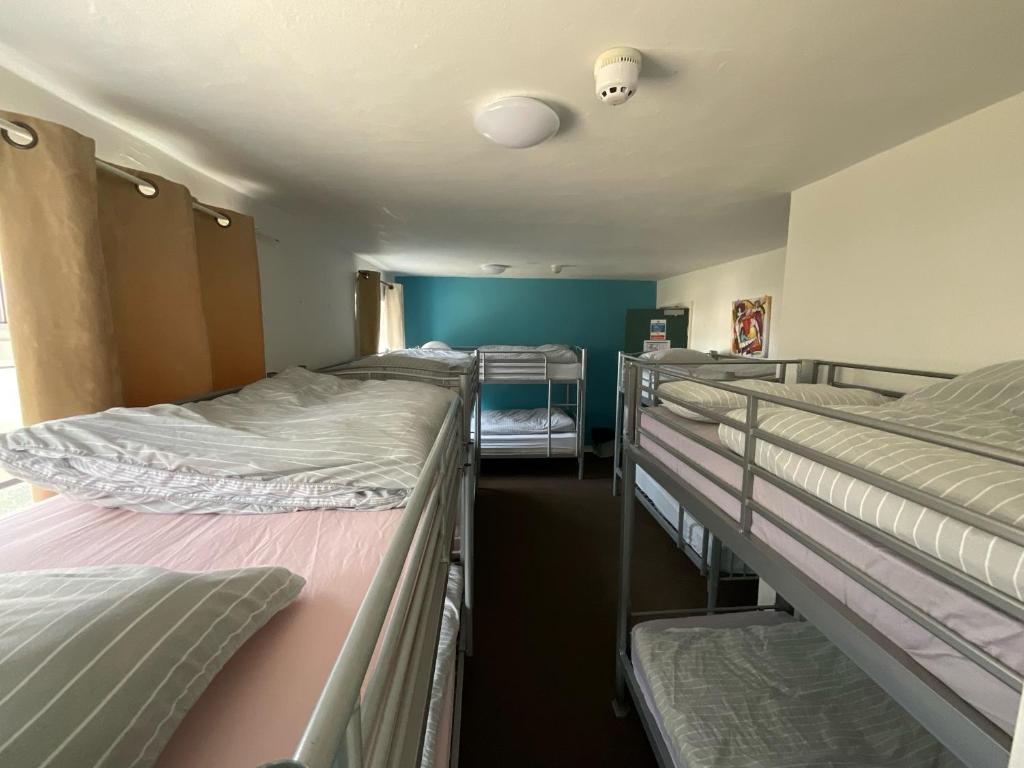 Postel nebo postele na pokoji v ubytování Blue Room Hostel Newquay