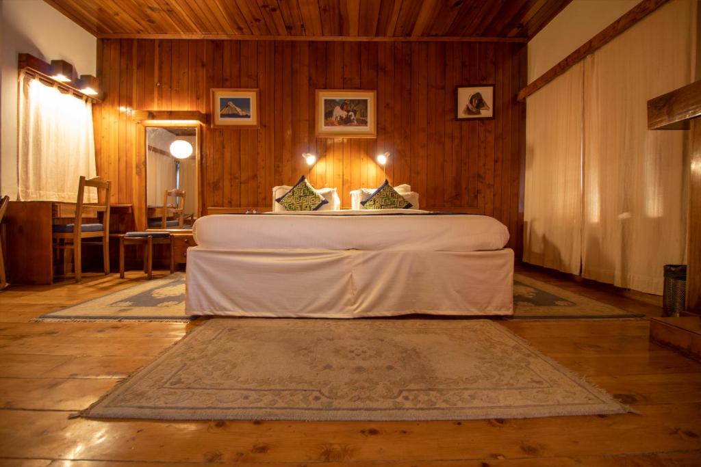 Postel nebo postele na pokoji v ubytování Hotel Negi's Mayflower A heritage Since 1965