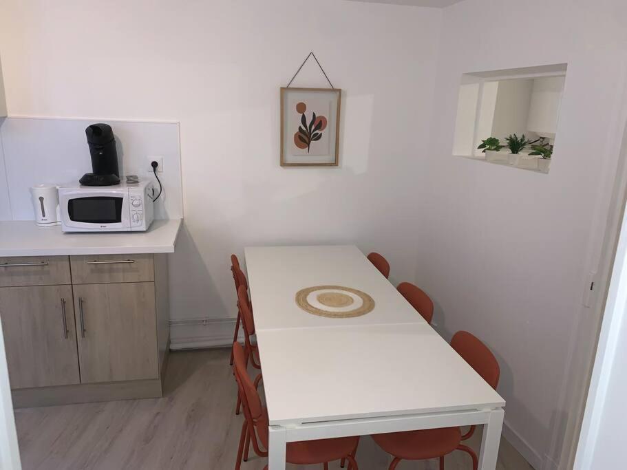 Kuchyňa alebo kuchynka v ubytovaní Spacieux T3 Hypercentre Proche Cathédrale