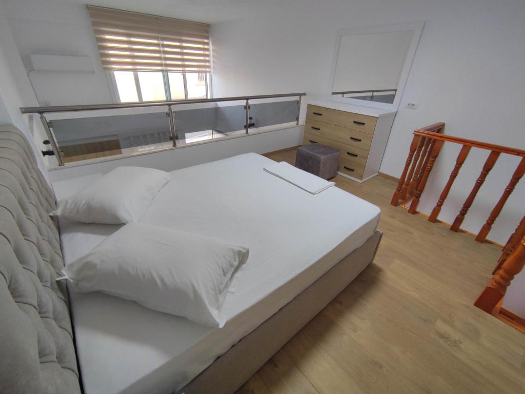 Rose Apartment - Image 8