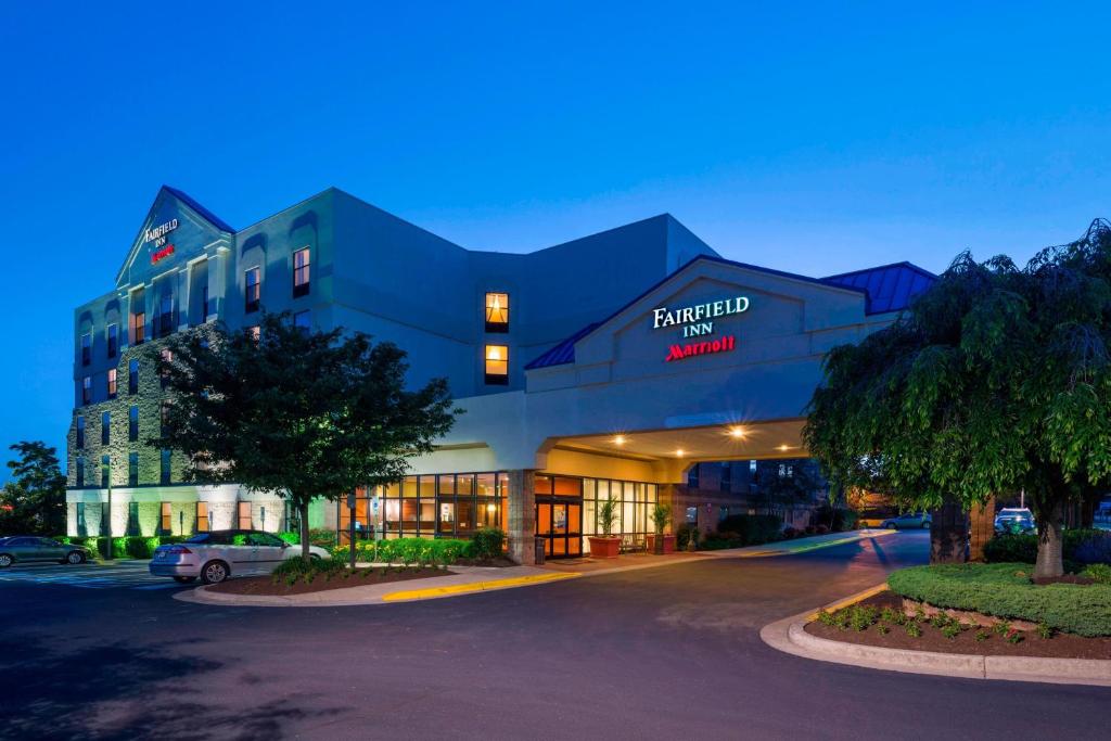 a building with a car parked in front of it at Fairfield Inn by Marriott Laurel in Laurel