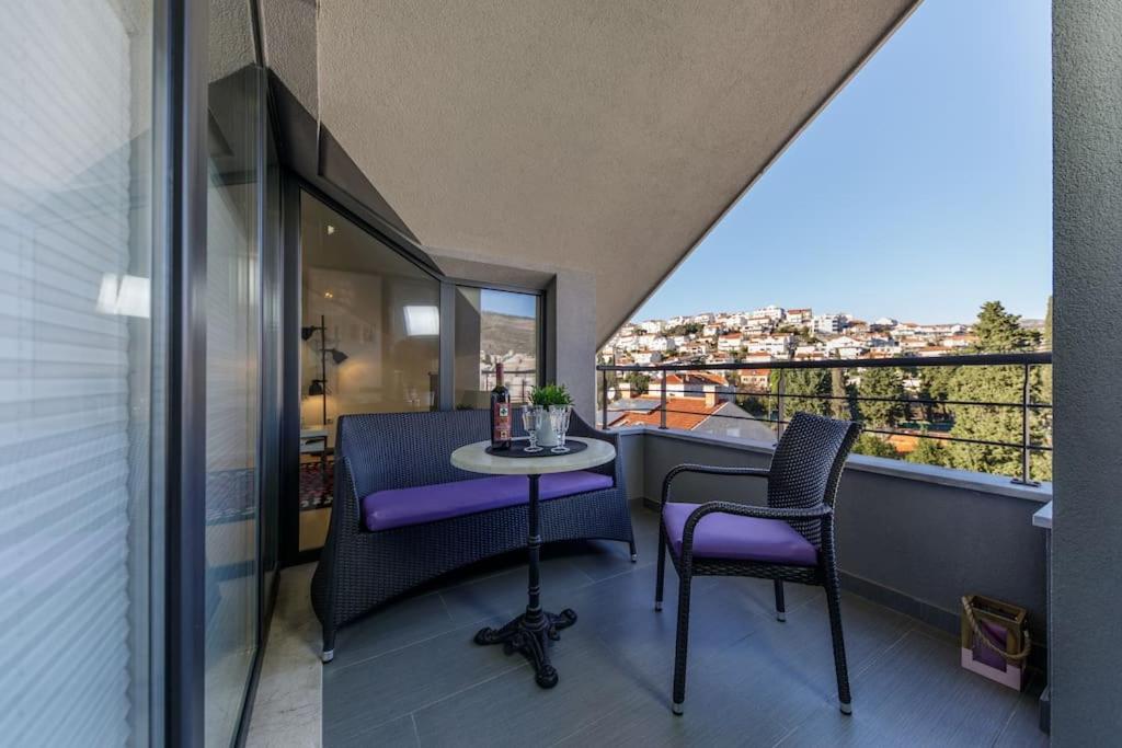 a balcony with a table and chairs and a view at Apartman Merita in Dubrovnik