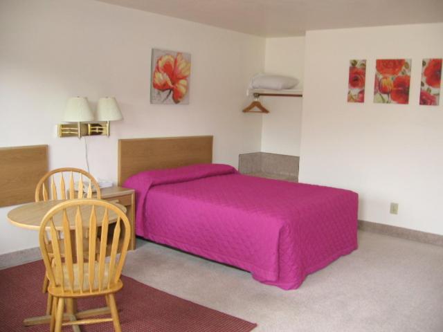 Postel nebo postele na pokoji v ubytování Little Bear Motel