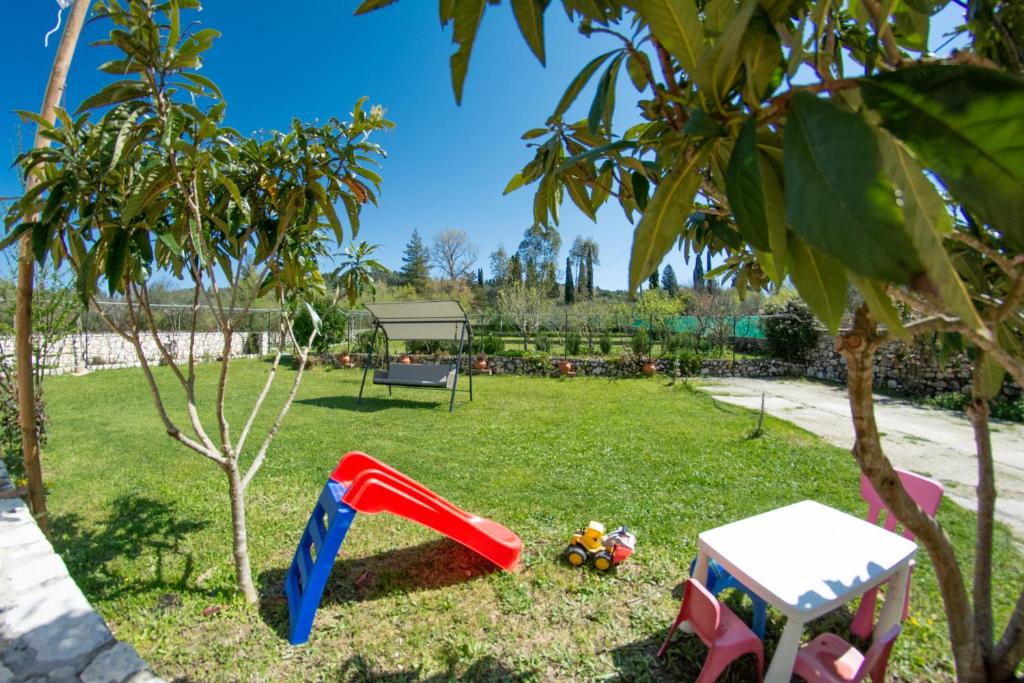 Vonkajšia záhrada v ubytovaní Giannakis Villa