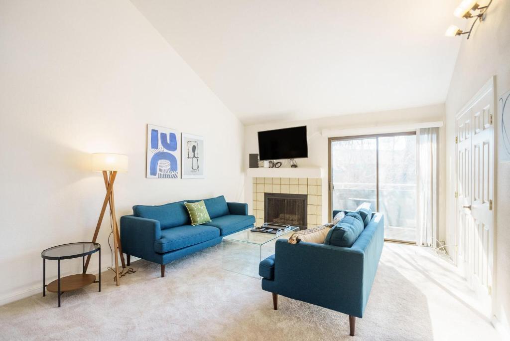 FamilyFriendly 3BR Condo in Newark with Amenities, CA