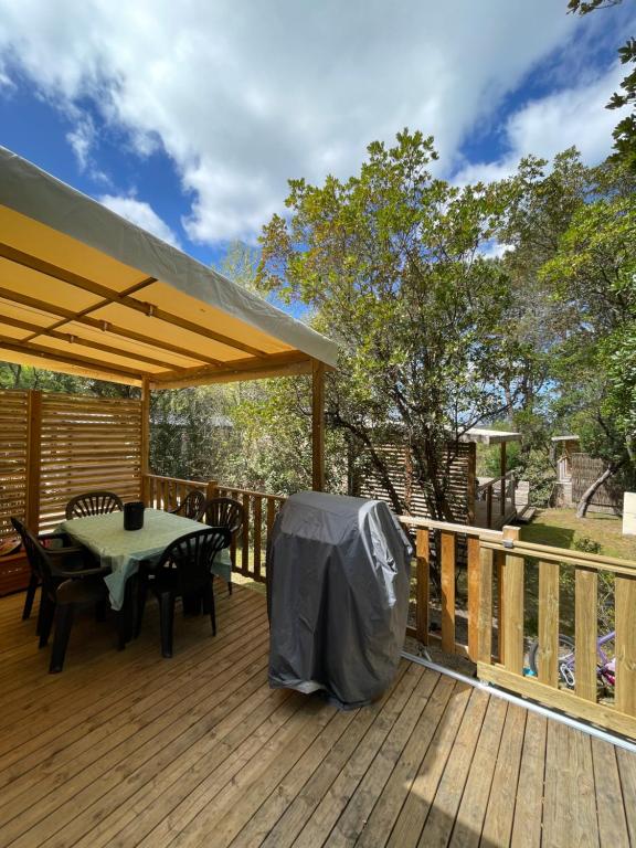 Zdjęcie z galerii obiektu Cocon du lac Mobilhome 3 chambres,6 pers,camping mayotte 5 étoiles Biscarrosse landes w mieście Biscarrosse