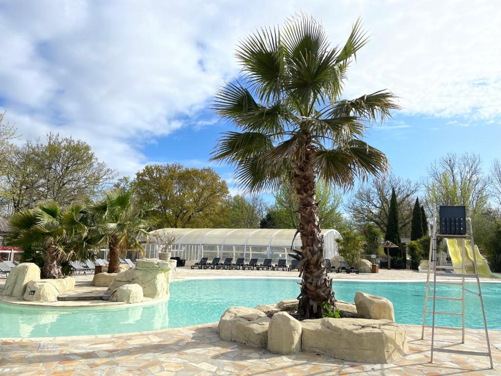 Zdjęcie z galerii obiektu Cocon du lac Mobilhome 3 chambres,6 pers,camping mayotte 5 étoiles Biscarrosse landes w mieście Biscarrosse