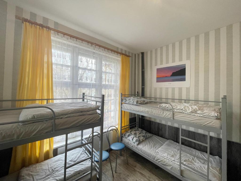 Rúm í herbergi á BP Hostel Gdynia