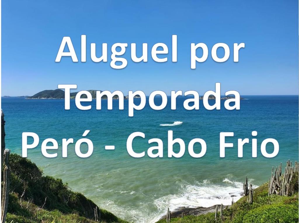 una imagen del océano con las palabras peru ilegal para tempretoria cape en Apto Peró Cabo Frio 700m da Praia, en Cabo Frío