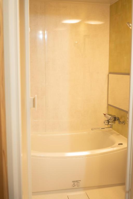 Koupelna v ubytování 六根ゲストハウス Rokkon guest house