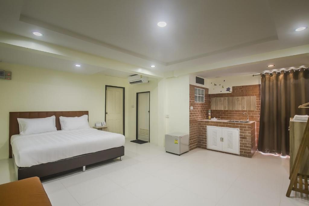 Postel nebo postele na pokoji v ubytování Petchsiri Boutique Hotel เพชรสิริ บูทิค