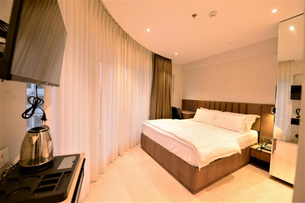 Postel nebo postele na pokoji v ubytování HOTEL ANUPAM RESIDENCY